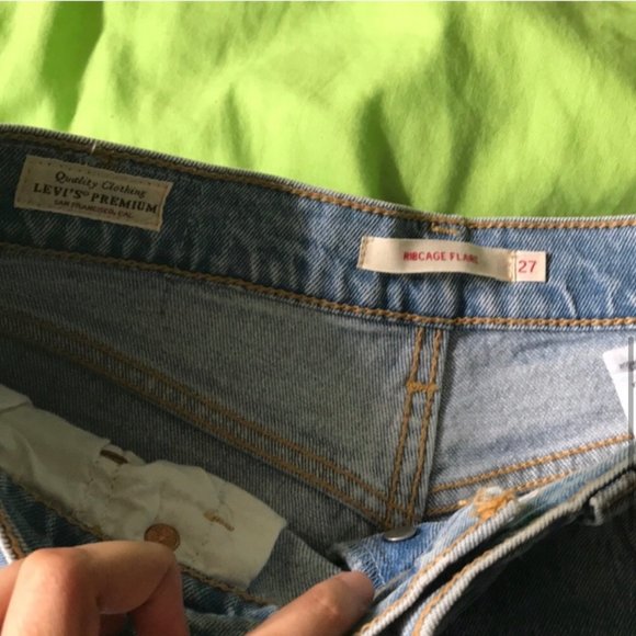 Levi’s Ribcage Jeans - Picture 7 of 9